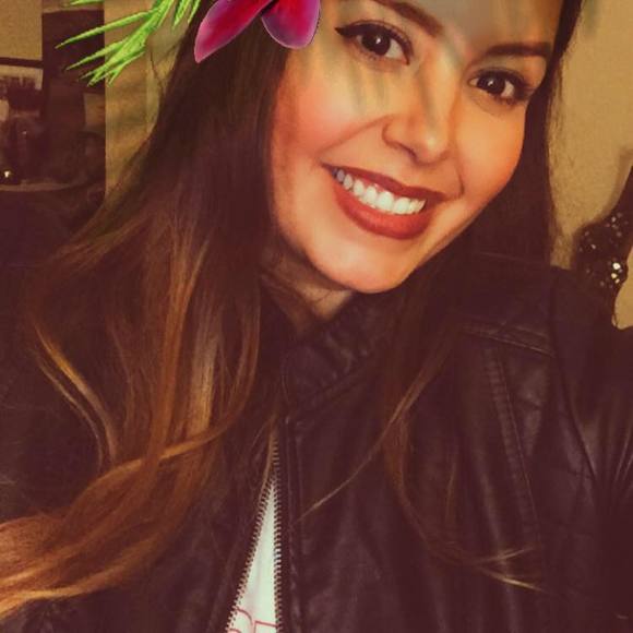 Meet your Posher, Stephanie - Picture 3 of 5