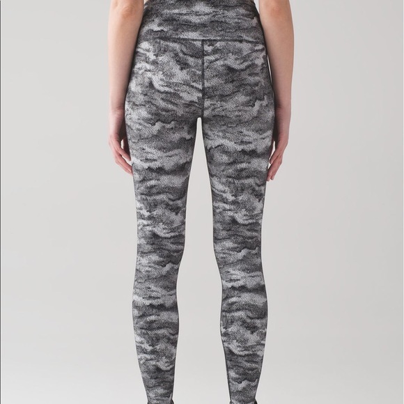 SOLD💕 lululemon Wunder Under Tight Hi Rise Sz 8 - Picture 3 of 4