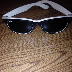 Black and tan Ray bans