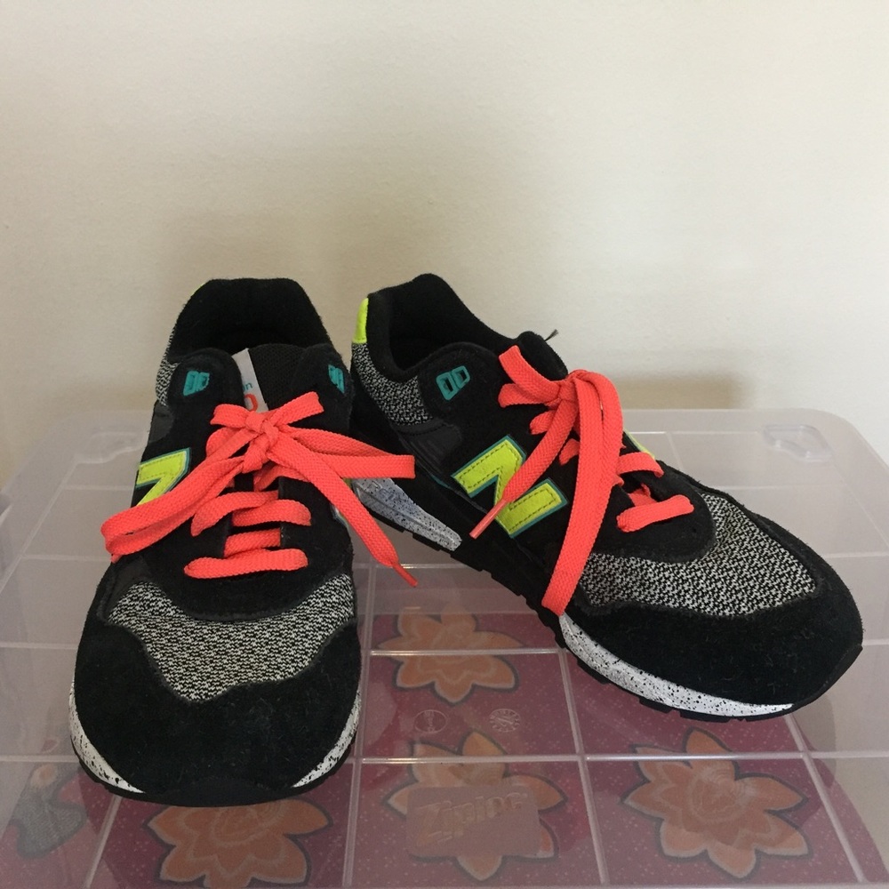 NEW BALANCE SNEAKERS