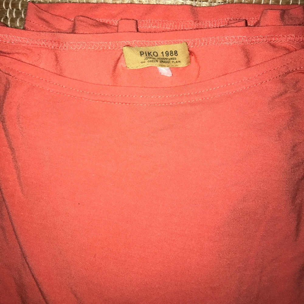 Beautiful salmon colored piko top