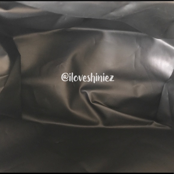 •Victoria's Secret PINK• Mini Cooler With Keychain - Picture 3 of 4