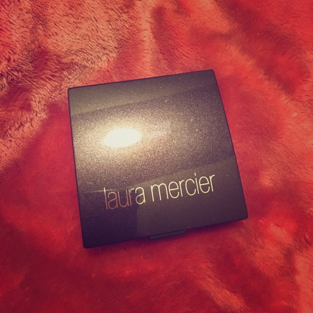Laura Mercier setting powder.