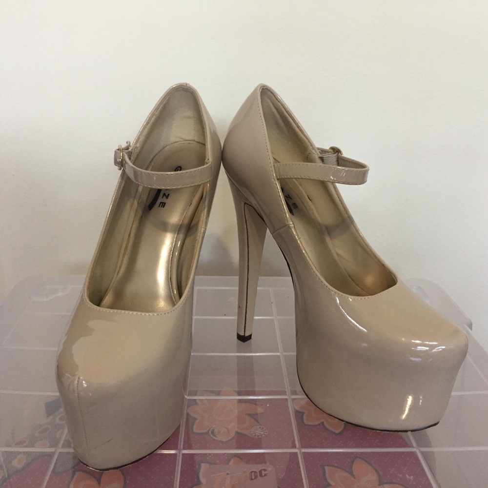 NUDE HEELS