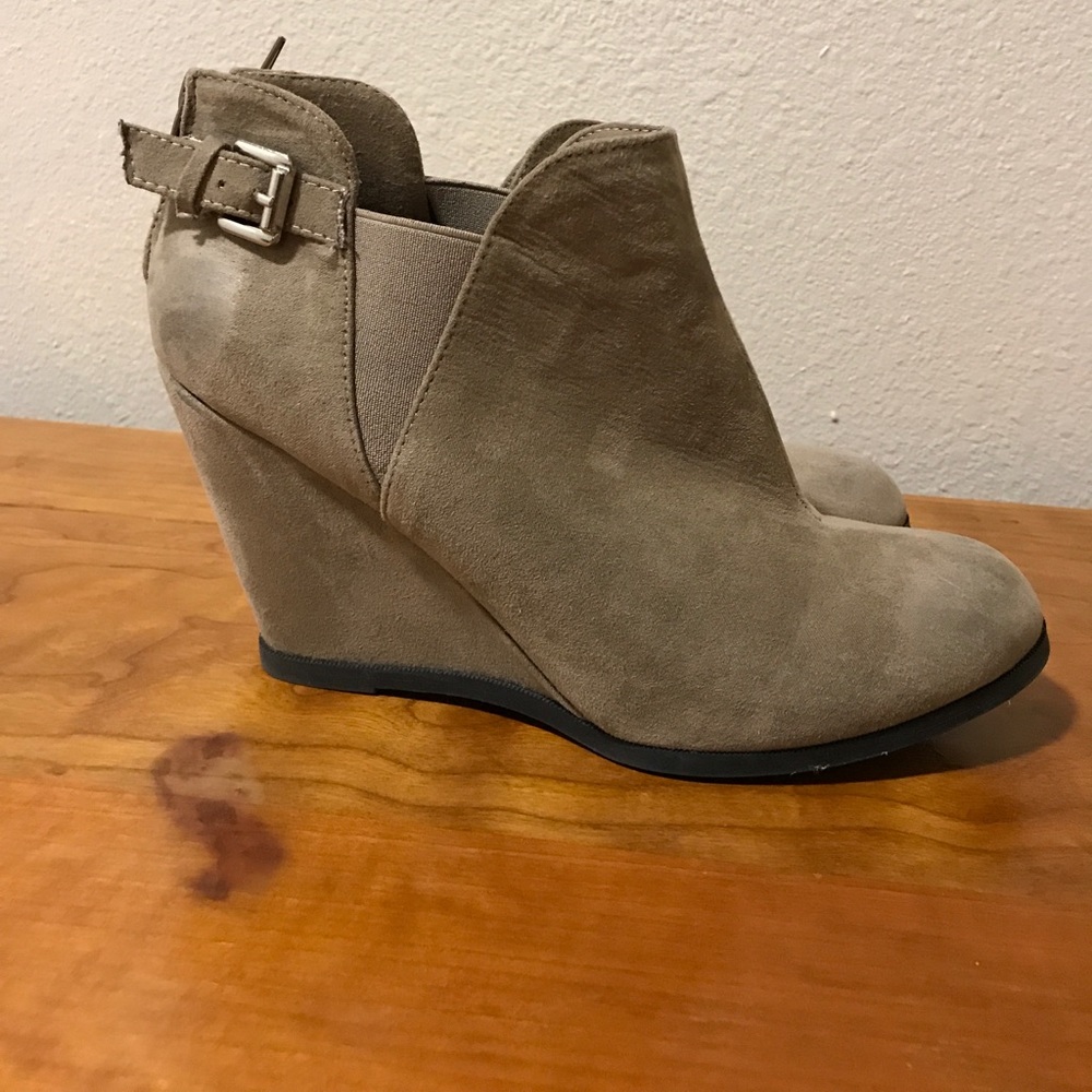 Taupe ankle booties, size 9.5