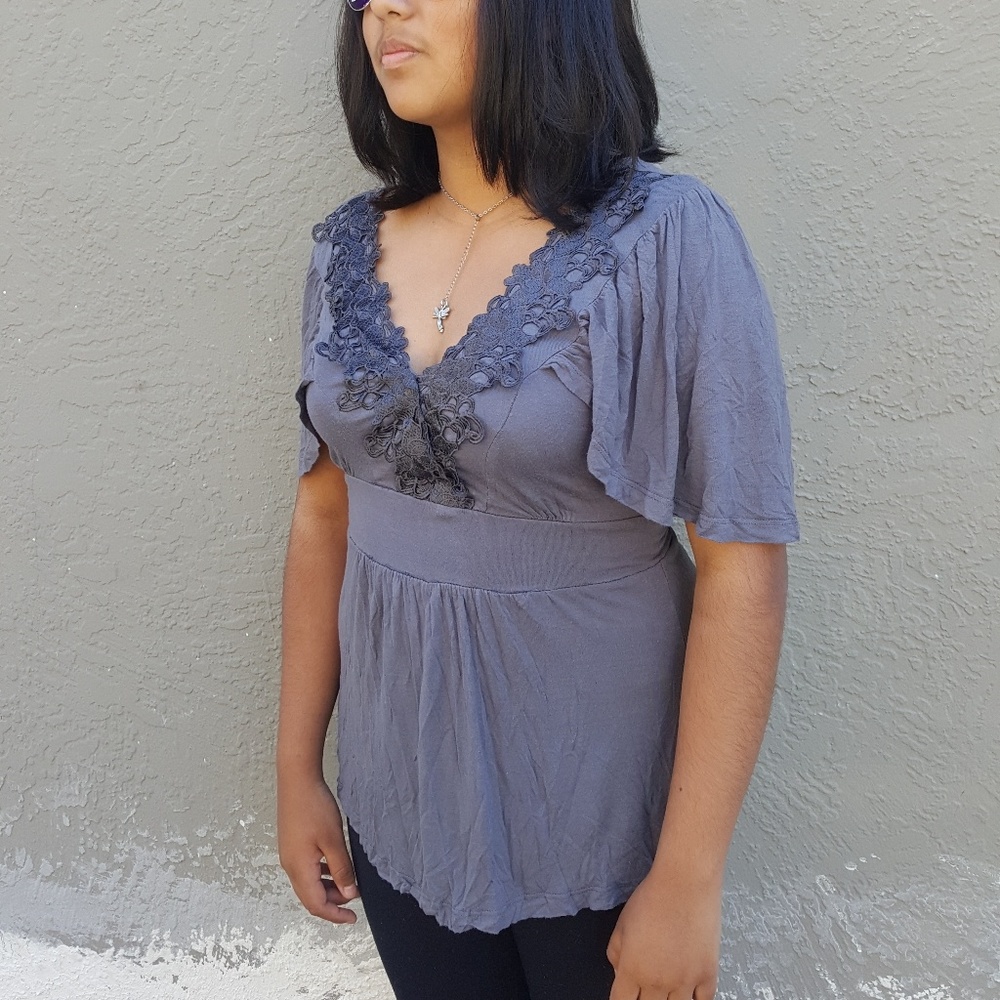 GRAY FLOWER DETAIL BLOUSE