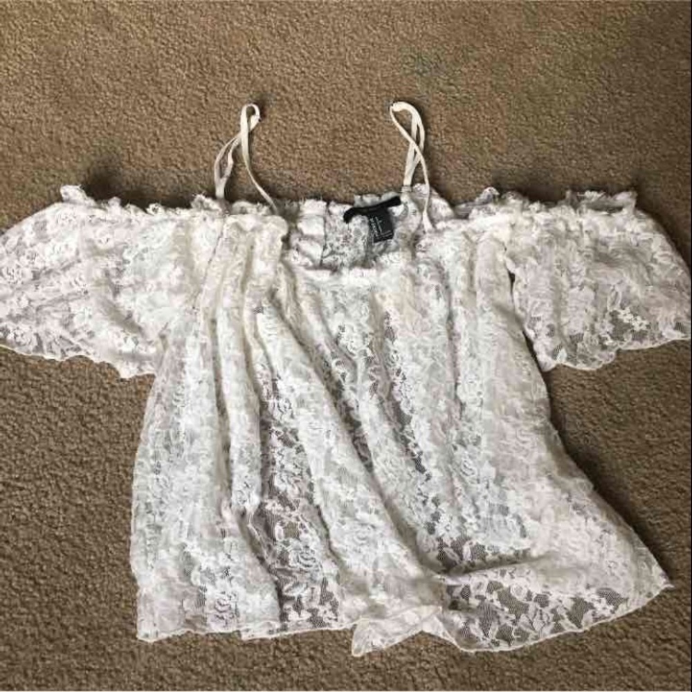 FOREVER 21 Lace button back crop