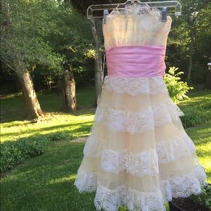 Betsey Johnson lace Tea/Party Dress SIZE 2