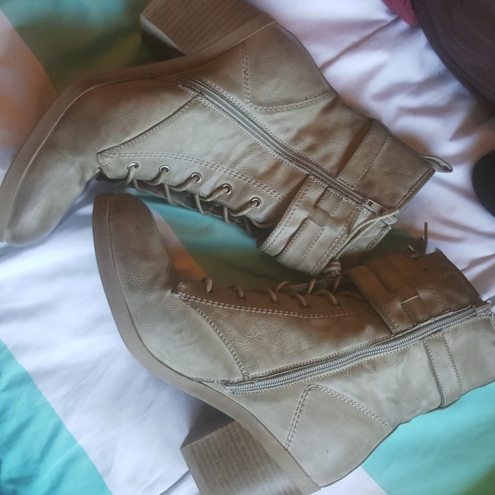 Guess boots