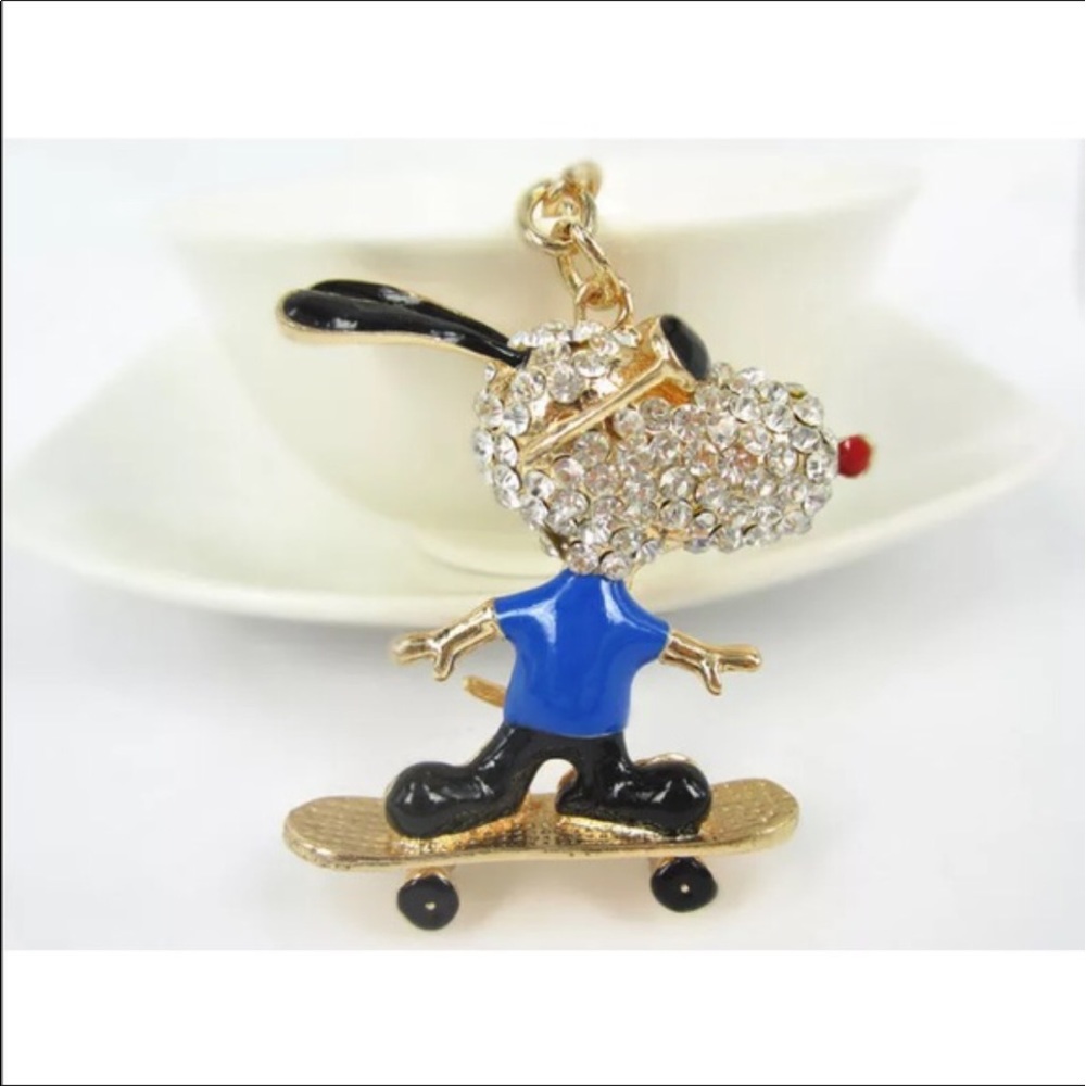 🕶CRYSTAL SNOOPY DOG SKATEBOARDING NECKLACE!💙