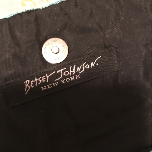❌SOLD❌NWOT Unique Betsey Johnson Purse - Picture 3 of 5