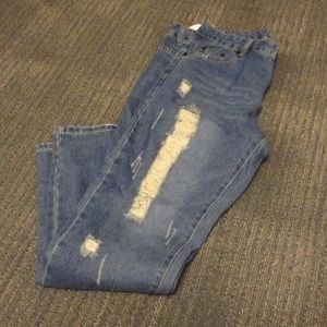 Basic jeans with distressed details
