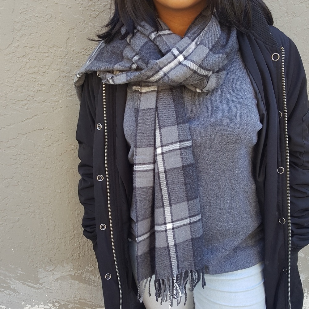 GRAY SCARF