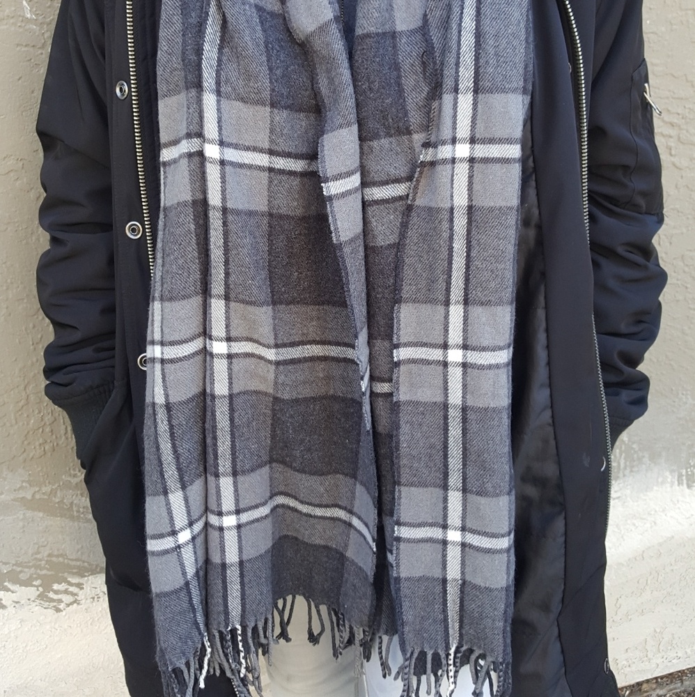 GRAY SCARF - Picture 2 of 2