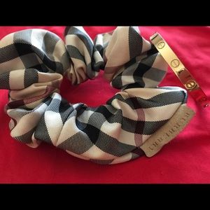 Bangle and hair pony