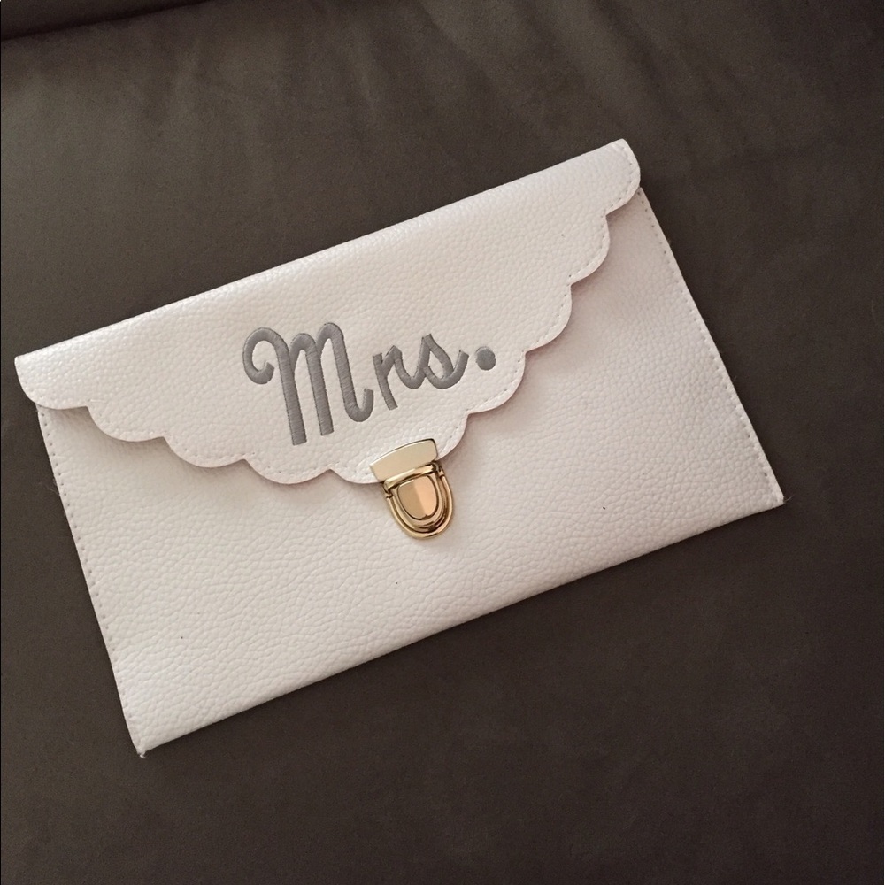White Mrs. clutch