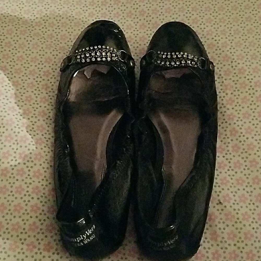 Vera Wang black flats