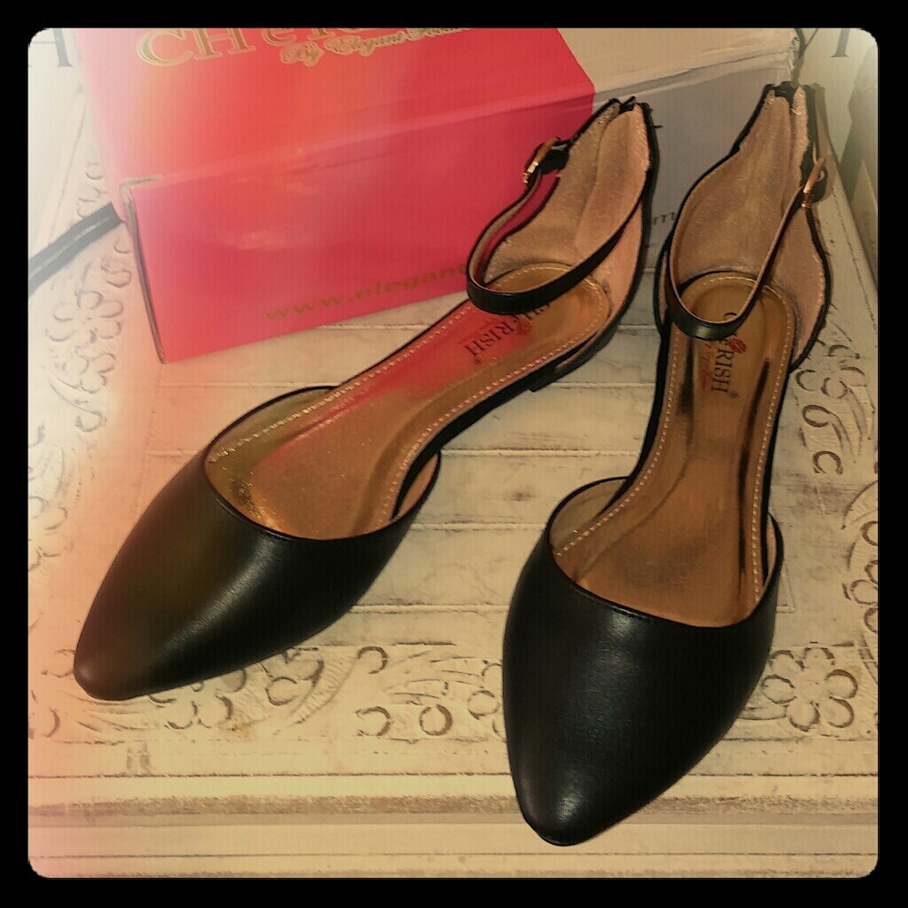 Classy but also cute  !!  Ankle strap flat.
