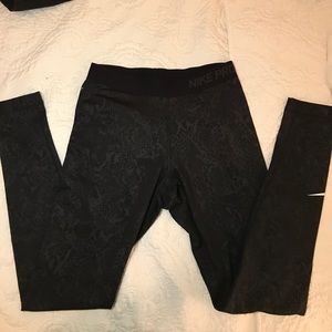 NIKE PRO LEGGINGS