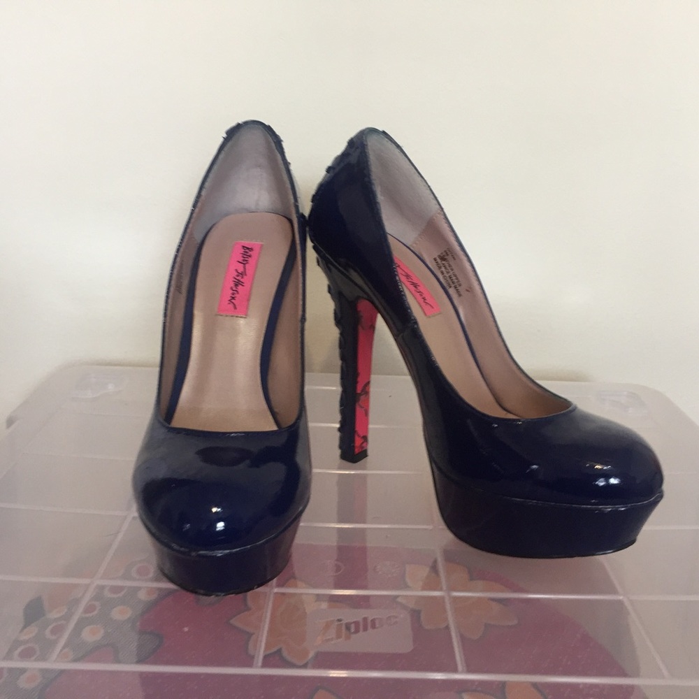 NAVY BLUE BETSY JOHNSON HEELS