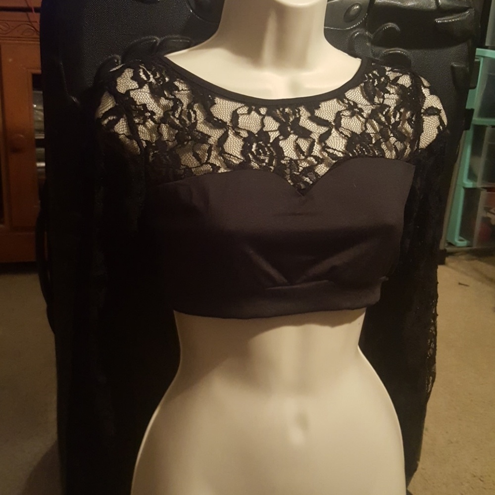 Sexy mesh crop top with lace sleeves size Large