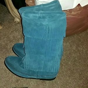Minnetonka 3 layer fringe suede blue boots