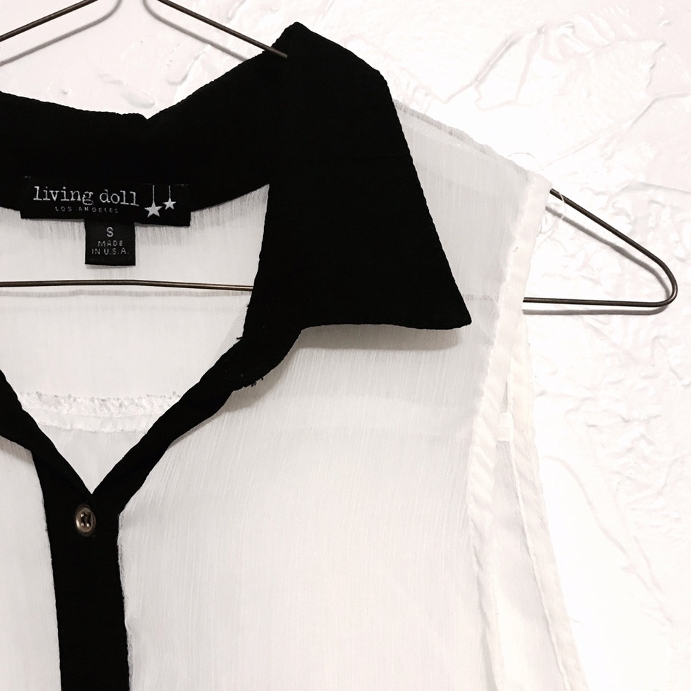 Sleeveless Collared Button Down - Picture 2 of 4