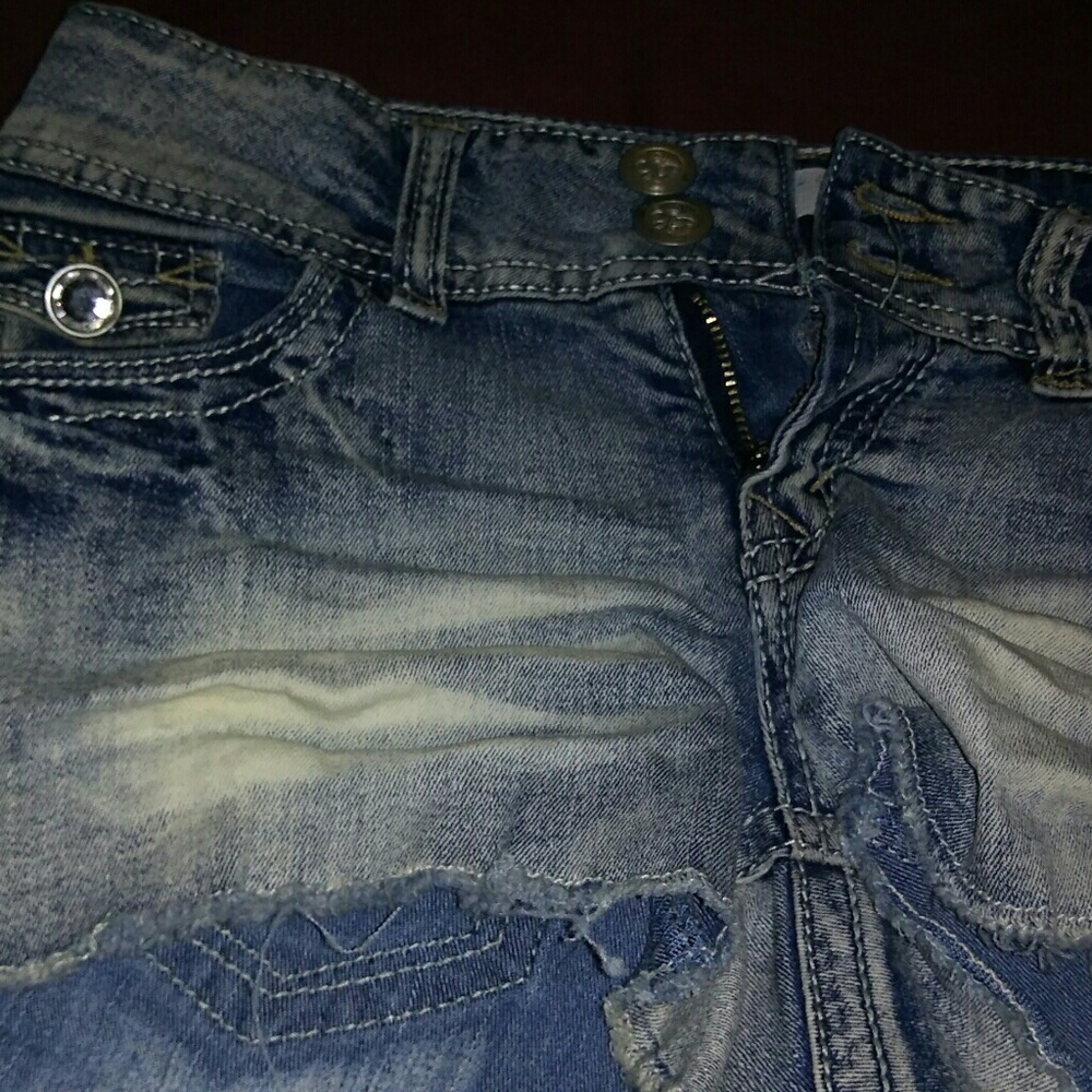 Shorts - Picture 3 of 8