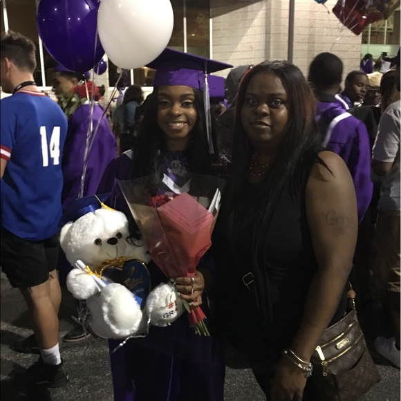 Meet your Posher, Yolanda - Picture 1 of 1