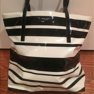 Kate Spade NWT Daycation black/white stripes