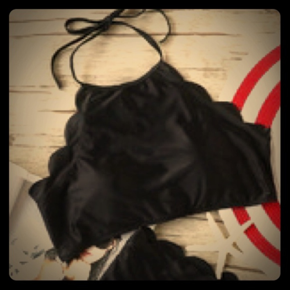 2 piece black scalloped swimsuit!