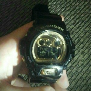G SHOCK WATCH WITH GOLD FACE