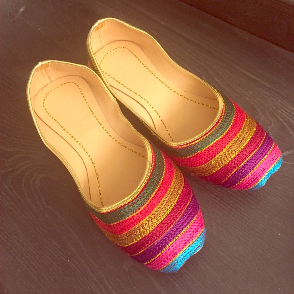 Pretty multicolored flats