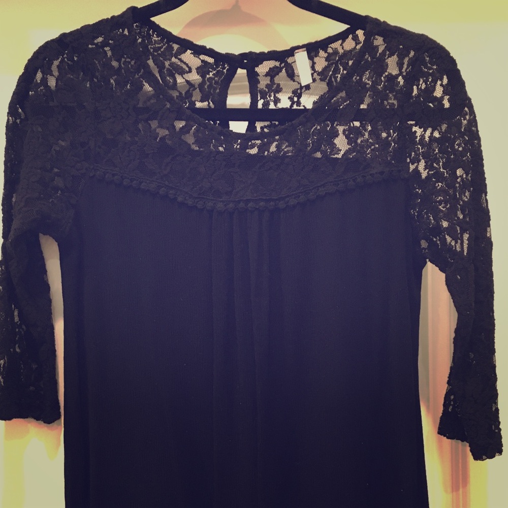Maternity Black lace on shoulder tunic