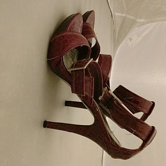 Raspberry strappy heels - Picture 2 of 4