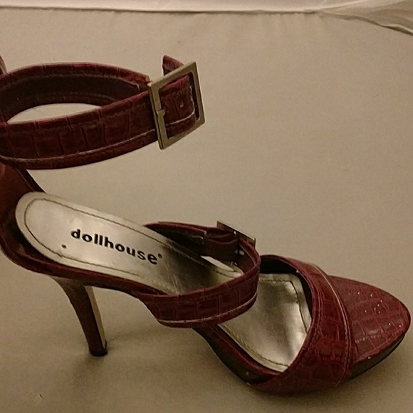 Raspberry strappy heels - Picture 4 of 4