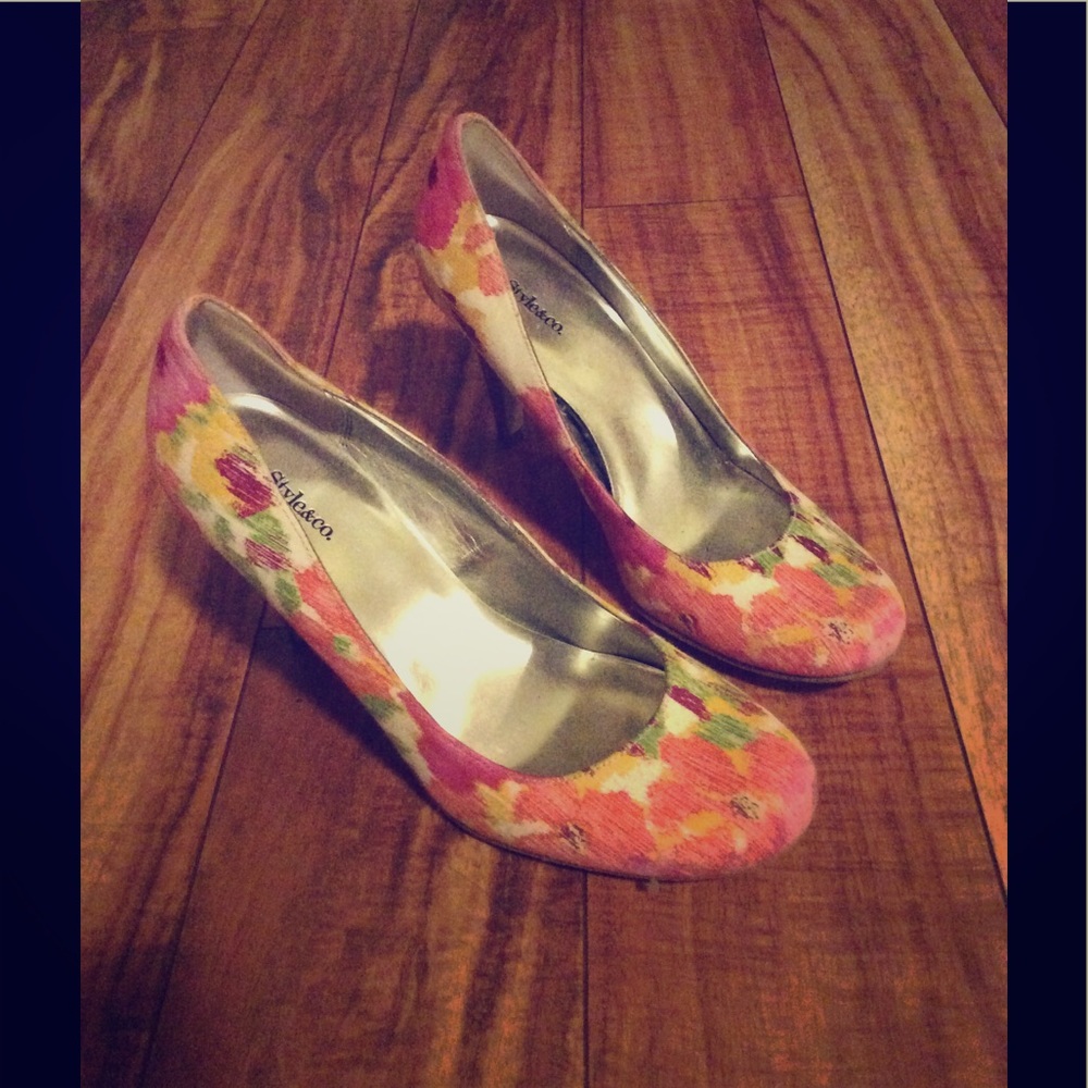 Ladies shoes