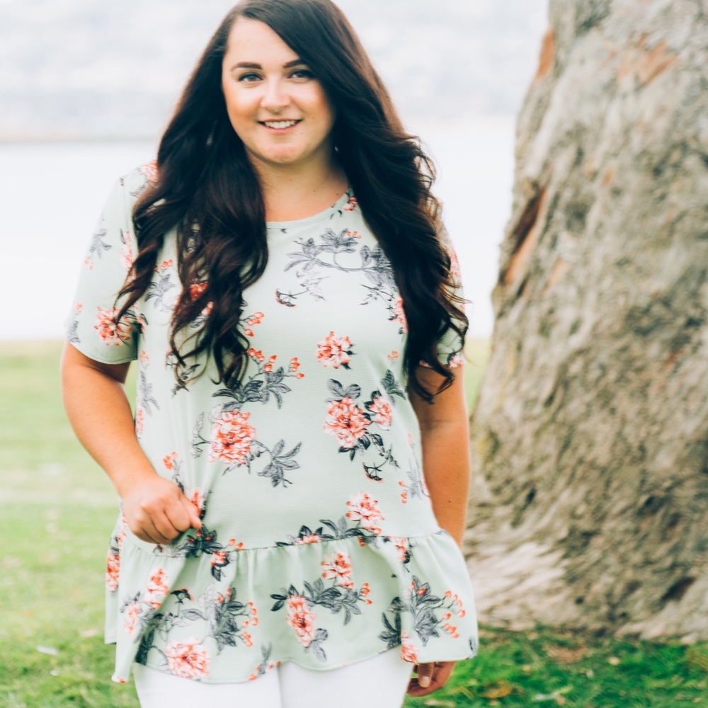 ❗️CLOSING SALE❗️Sage Bubble Hem Floral Top - Picture 4 of 4