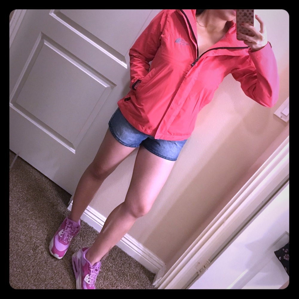 NWOT The North Face windbreaker