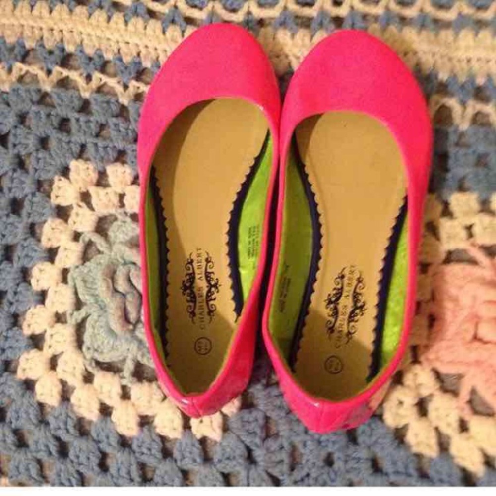 Women's pink flats