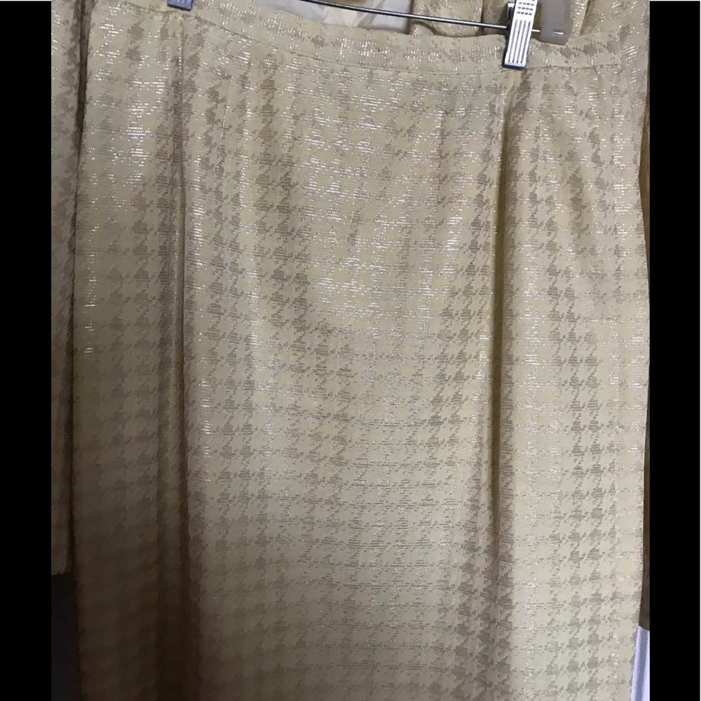 Albert Nipon Evening suit