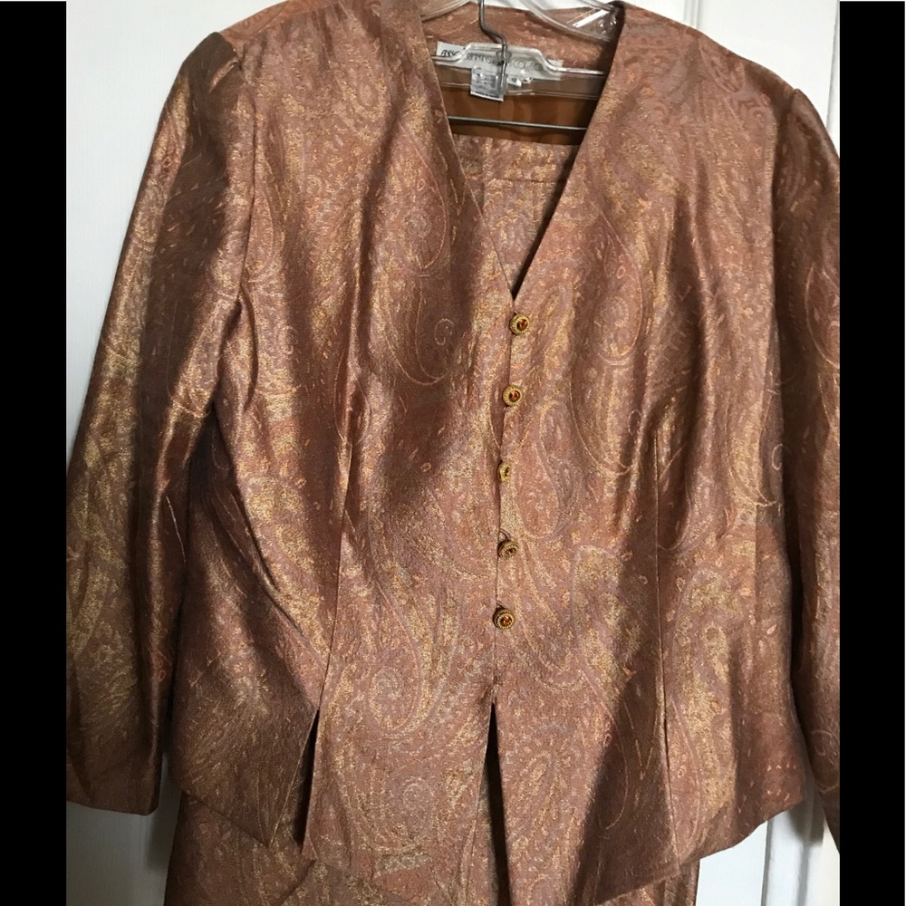 Dress suit