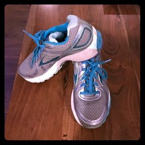 EUC Brooks Adrenaline GTS 16