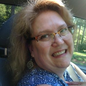 Meet your Posher, Leslie