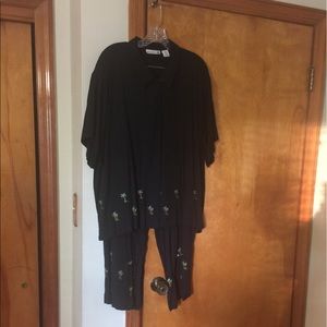 Weekend Clothes Line capri set