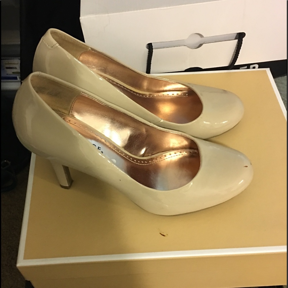 Nude patent heels