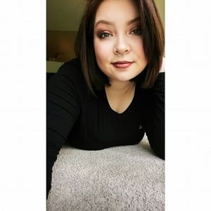 Meet your Posher, Caitlin