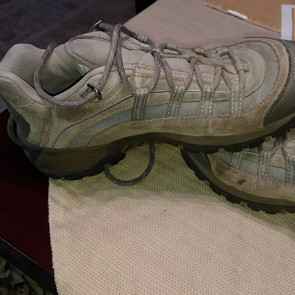 Women's hiking boots