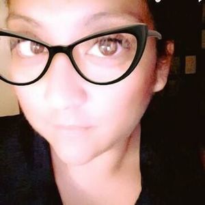 Meet your Posher, Liz