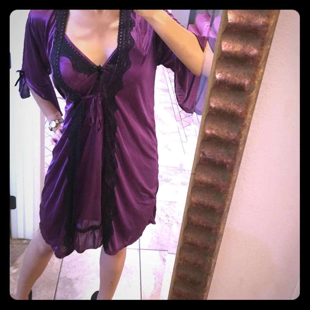 Sleek and sexy purple satin night gown/ robe! 😍